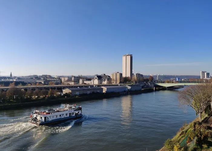Perle De La Seine Superbe F3 Vue Seine Et Cathedrale Rouen